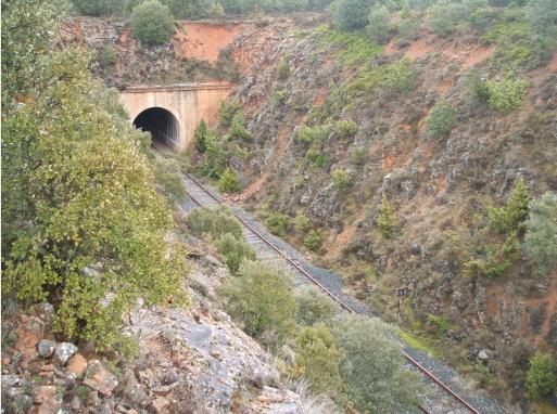 DT en la boca del túnel de la divisoria 38+451 Soria-Castejón.JPG