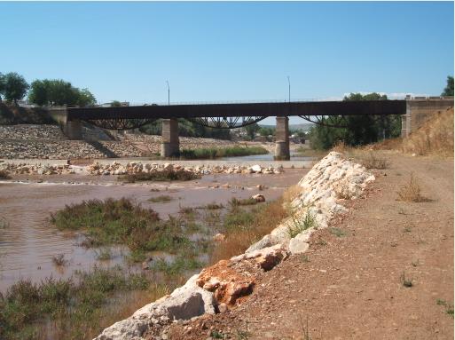 Puente sobre el Guadalimar mixto tranvía y carretera.JPG