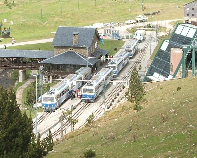 Automotores en la Vall de Nuria.JPG