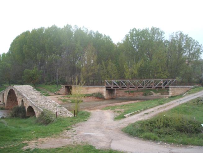 Km 53.683 - Pontón y puente metalicos del CA próximos a Luco.JPG